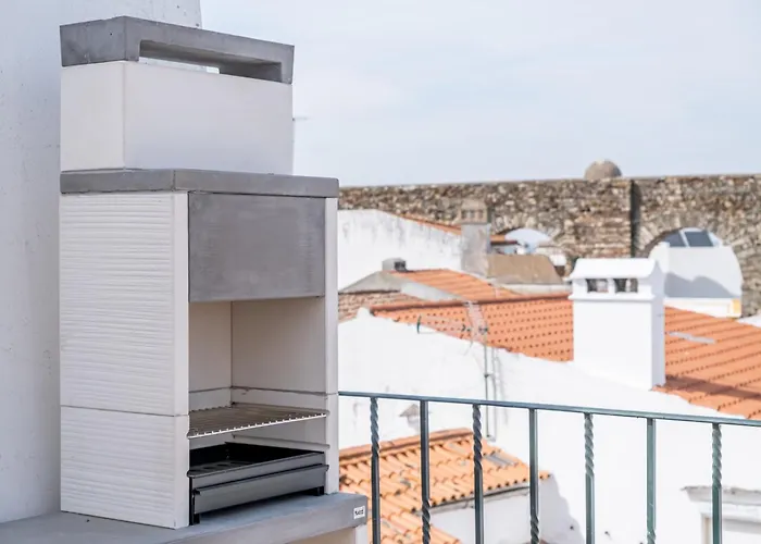 Aqueduct View House